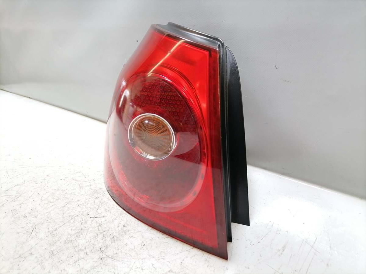 VW Golf 5 original R&uuml;cklicht R&uuml;ckleuchte Heckleuchte au&szlig;en links Flie&szlig;heck BJ04